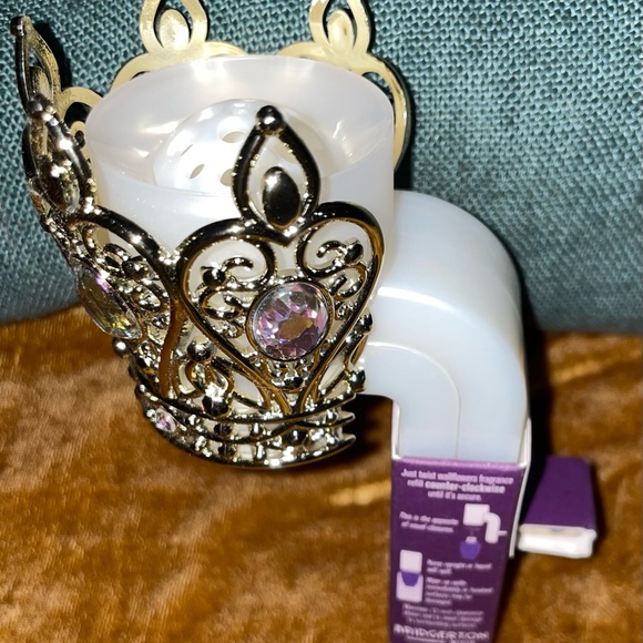 Bath & Body Works Bridgerton Crown Wallflower Plug - Picture 2 of 3